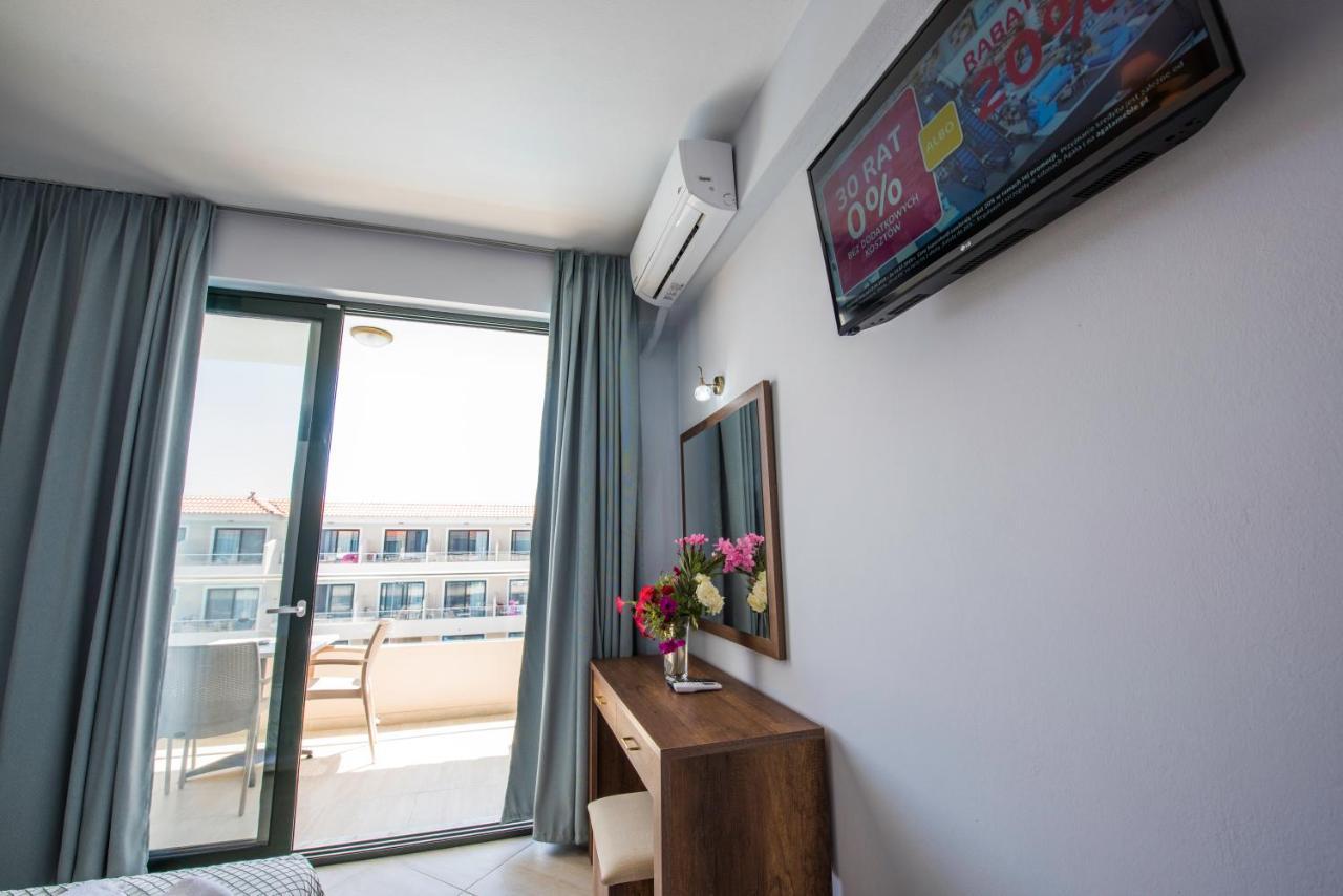 Angela Beach Hotel & Apts Roda  Exteriér fotografie