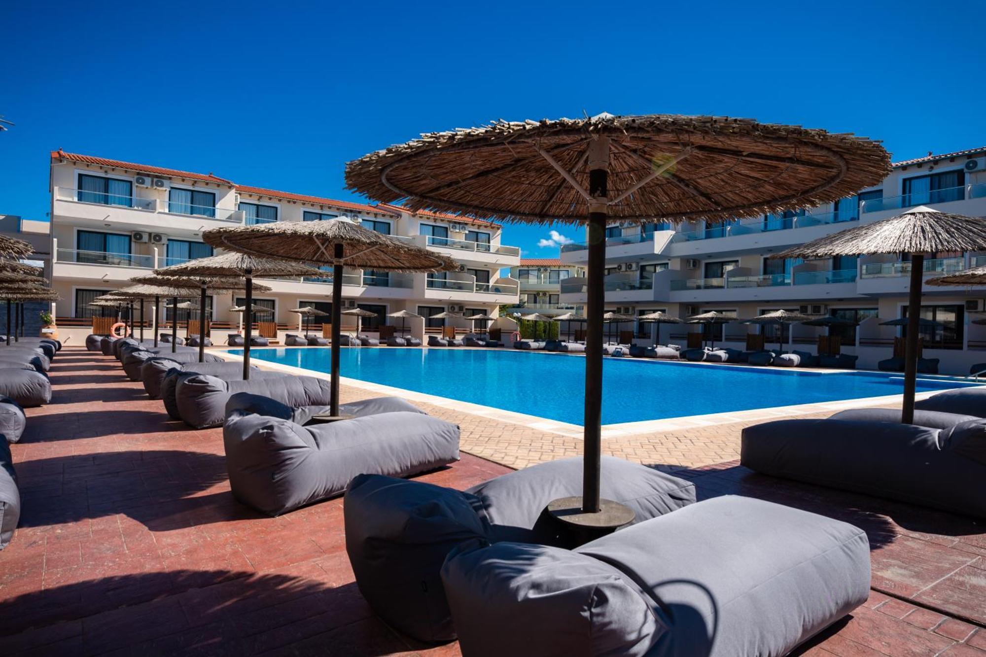 Angela Beach Hotel & Apts Roda  Exteriér fotografie